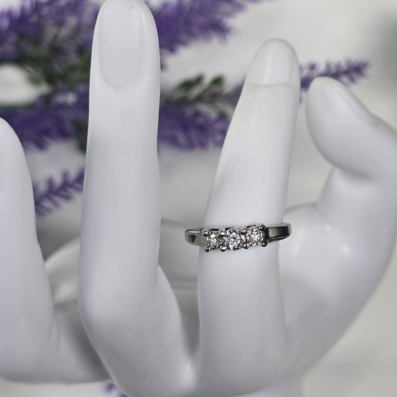 DIAMOND 3 stones ,Sterling Silver Ring - Picture 5 of 12